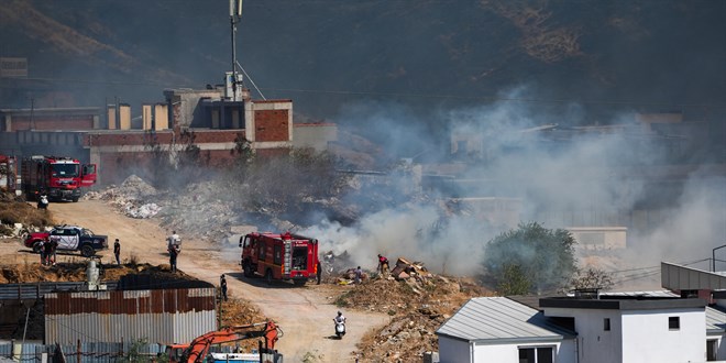 İzmir Valisi Elban: Karşıyaka'daki yangında risk azaldı