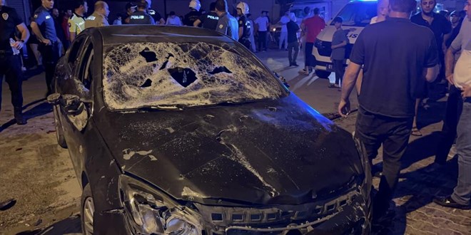 Minik Baran'ın öldüğü kazada mahalleli otomobili parçaladı