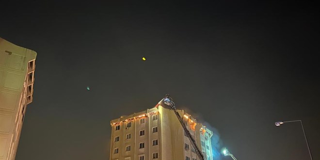 İzmir'deki orman yangını 10 katlı apartmana sıçradı