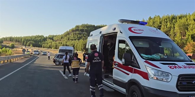Panelvanla otomobilin çarpıştığı kazada 1 kişi öldü, 1 kişi yaralandı