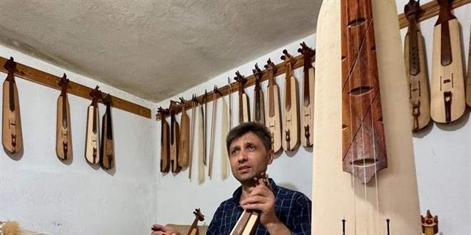Kemençesini tamir ettirecek birini bulamayınca usta oldu