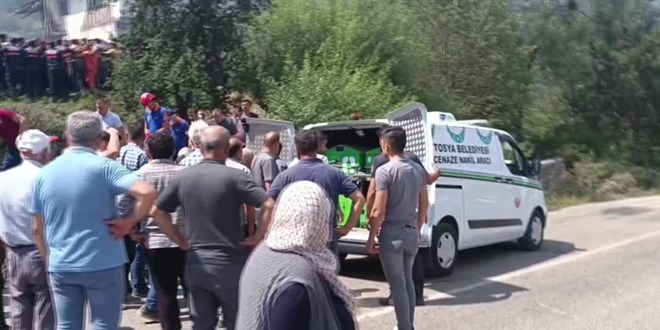 Kastamonu'da çıkan yangında 1 kişi öldü, 3 ev zarar gördü