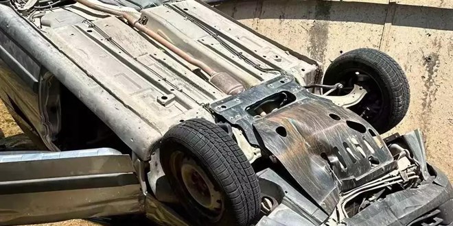 Hafif ticari araç dereye uçtu: 1 ölü, 2 yaralı