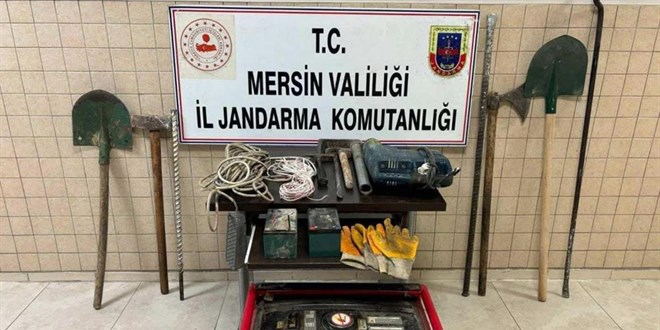 Kaçak kazı yapan 11 şüpheli jandarmaya yakalandı