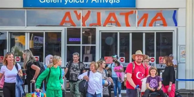 Antalya'ya 8 ayda turist akını