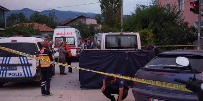 İş yeri önünde baba oğula silahlı saldırı: 1 ölü, 1 yaralı