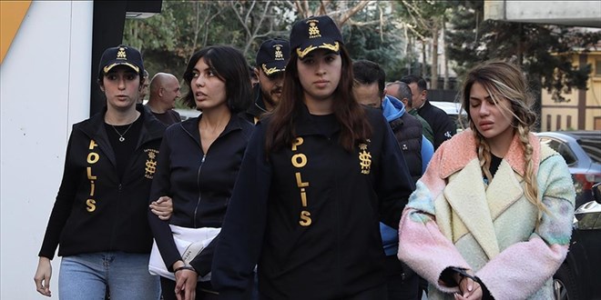 Bahar ve Nihal Candan'ın yargılandığı dolandırıcılık davası başladı