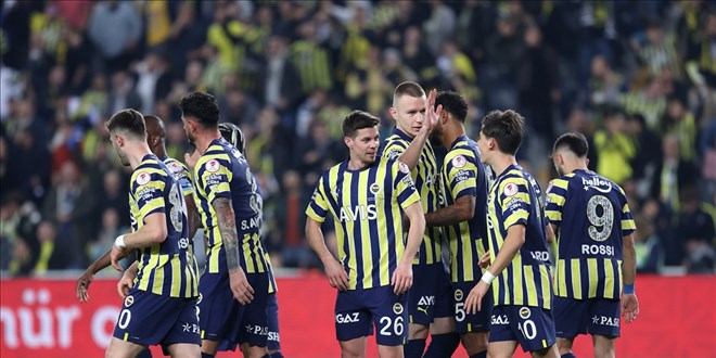 Fenerbahçe, UEFA kadrosunu tamamladı