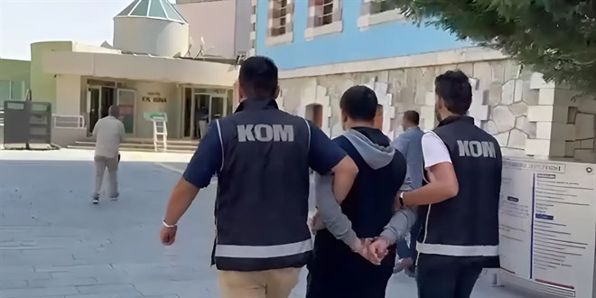 FETÖ firarisi sahte kimlikle tren bileti alırken yakalandı