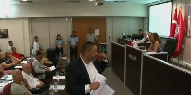 Belediye başkanı'ndan meclis üyesine: Bir daha bu kapıdan içeri girmeyin