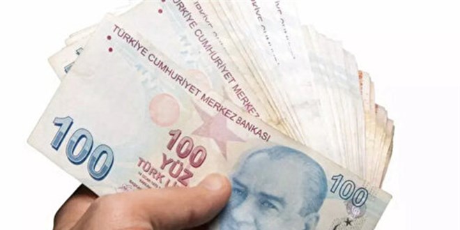Ek ders kitabı dayatması velilerin belini büküyor