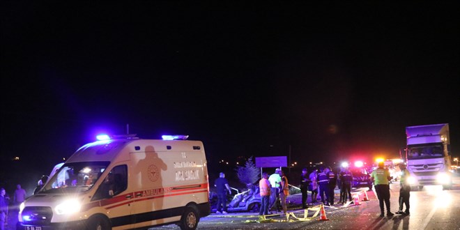 Burdur'da iki otomobilin çarpışması sonucu 2 kişi öldü