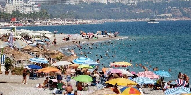 Antalya'da yeni eğitim dönemi öncesi sahiller doldu