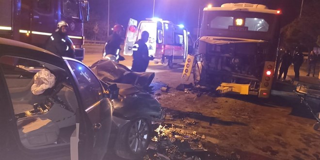 Afyonkarahisar'da üç aracın karıştığı kazada 1 kişi öldü, 7 kişi yaralandı