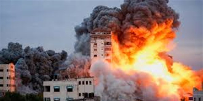 İsrail'in Gazze'de BM okuluna düzenlediği saldırıda 18 kişi öldü