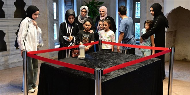 İstanbul'da Sakal-ı Şerif ziyarete açıldı