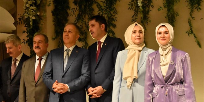 Başkan oğlunun nikahını kıydı, 3 bakan şahitlik yaptı