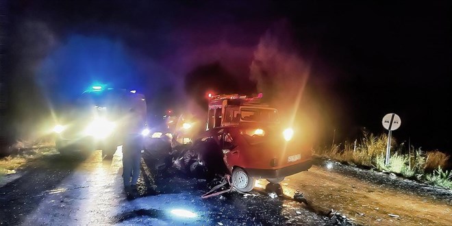 İki otomobil kafa kafaya çarpıştı: 1 ölü, 1 yaralı