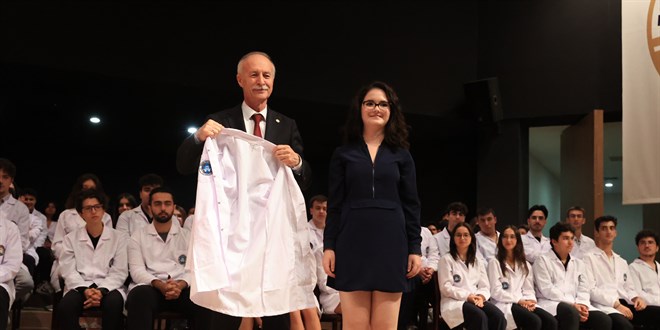 Rektörden doktor adaylarına 'güler yüz' tavsiyesi