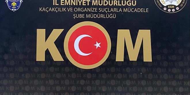 Ehliyet sınavında düzenekle kopya çeken aday polise yakalandı