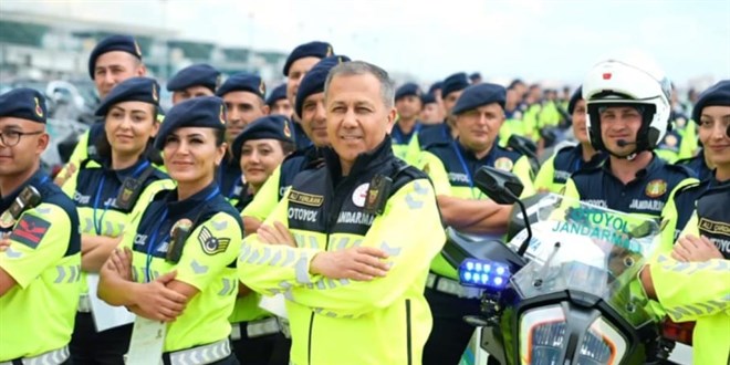Bakan Yerlikaya, hizmete alınan yeni motosikletlerle deneme turu attı