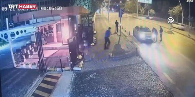 Polis memuru Heimlich manevrası ile taksicinin hayatını kurtardı