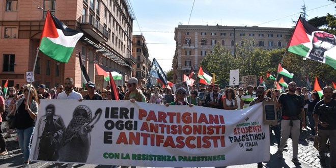 İtalya'da binlerce kişi İsrail'i protesto etti