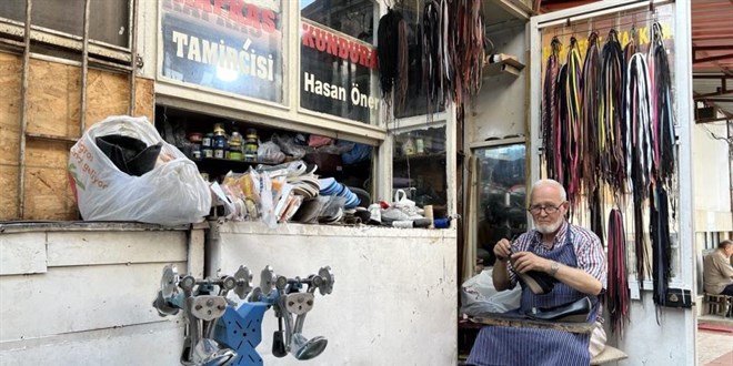 Hem imamlık yaptı hem ayakkabı tamir etti