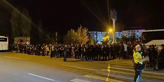 'Yaya geçidi'nde otomobilin çarptığı üniversiteli Evin, öldü