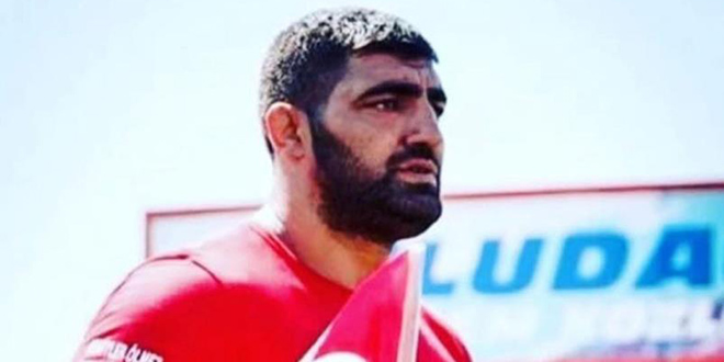 Spor salonunda fenalaşan başpehlivan hayatını kaybetti