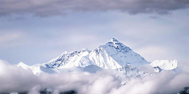 Everest Dağı yılda yaklaşık 2 milimetre uzuyor