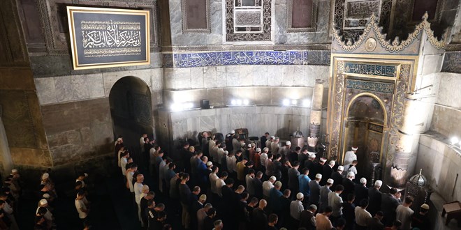 Yurt genelindeki camilerde 'şehitler ve mazlumlar' için dua edildi