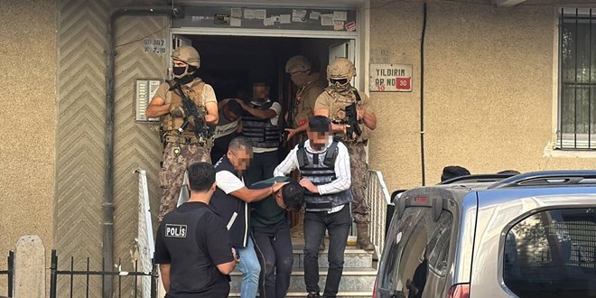 İstanbul'da çeşitli suçlardan aranan 2 şüpheli yakalandı
