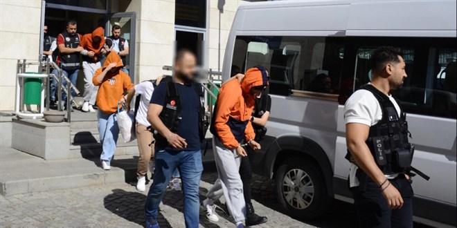 Zehir tacirini annesi ihbar etti, uyuşturucu satıcıları yakalandı