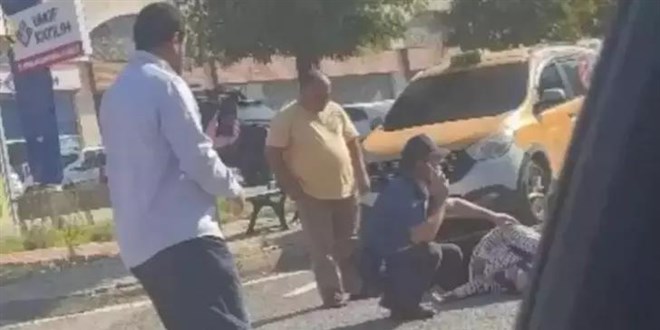 Boşanma davasından çıktıktan sonra eşini bıçakladı