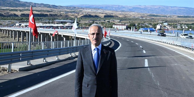 İki büyük otoyol projesinde imzalar 14 Ekim'de atılacak