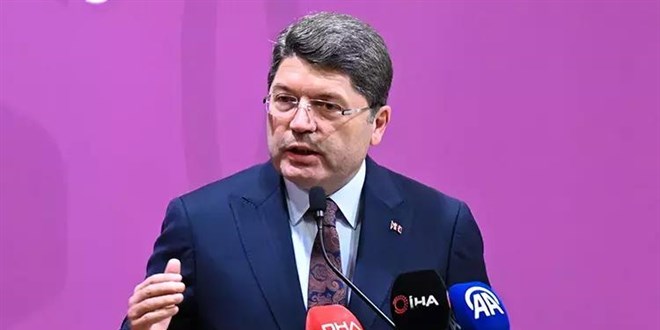 'Türkiye'nin darbe anayasası ile yoluna devam etmesi bizim için yüz karası'