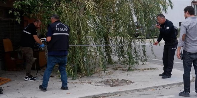 Oğluna saldıran köpeğin sahibini bıçakladı