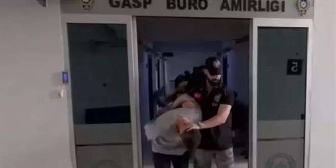Çakarlı otomobillerle gasp yapan 7 sahte polis Manisa'da yakalandı