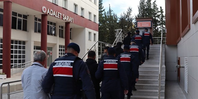 Yediemin otoparkındaki araçları sattığı iddia edilen 4 kişi tutuklandı