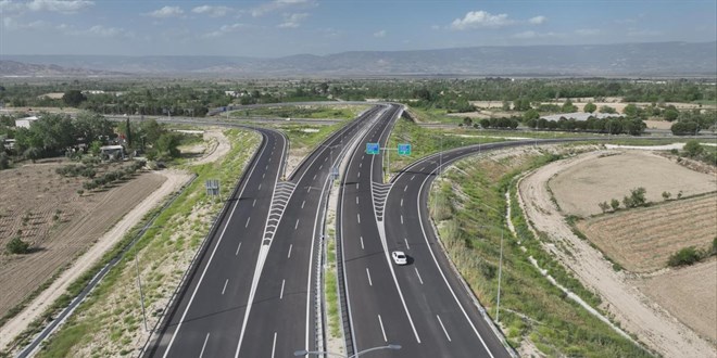 Aydın-Denizli Otoyolu'nu 3 günde yaklaşık 22 bin araç kullandı
