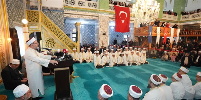 Diyanet İşleri Başkanı Erbaş, hafızlara icazet belgelerini verdi