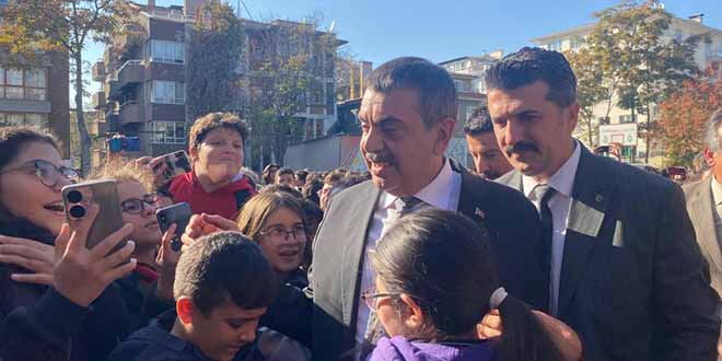 Bakan Tekin: 20 yıllık bir öğretmeni test sınavına almak olmaz