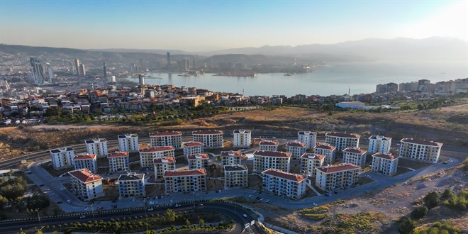 İzmir'de 4 yılda hak sahiplerine 4 bin 602 konut teslim edildi
