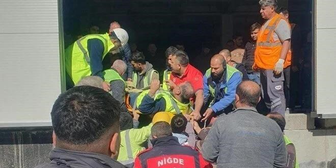 Niğde'de asansör boşluğuna düşen şantiye şefi yaralandı