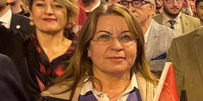 TBMM Başkanvekili Karaca, fener alayında düşüp ayağını kırdı