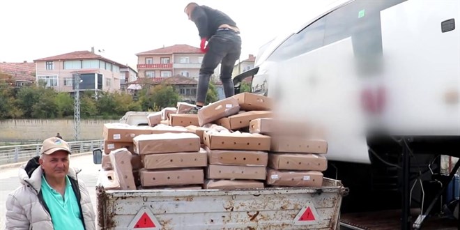 Yüzlerce kilo tavuk etini otobüs bagajında taşıdılar