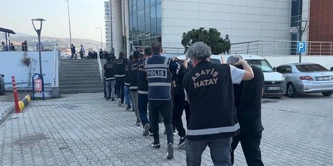 Polis uygulama noktalarını Whatsapp'tan paylaşan 13 kişiye gözaltı