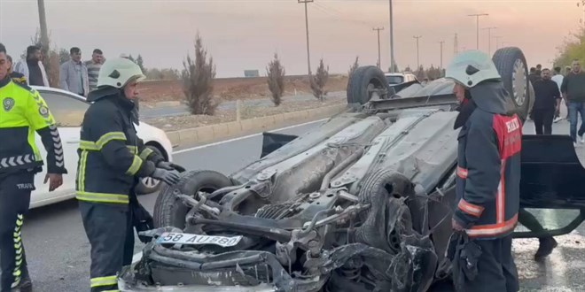 Köpeğe çarpmamak için manevra yapan otomobil takla attı: 4 yaralı