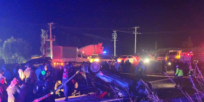 Osmaniye'de üç aracın karıştığı trafik kazasında 4 kişi öldü